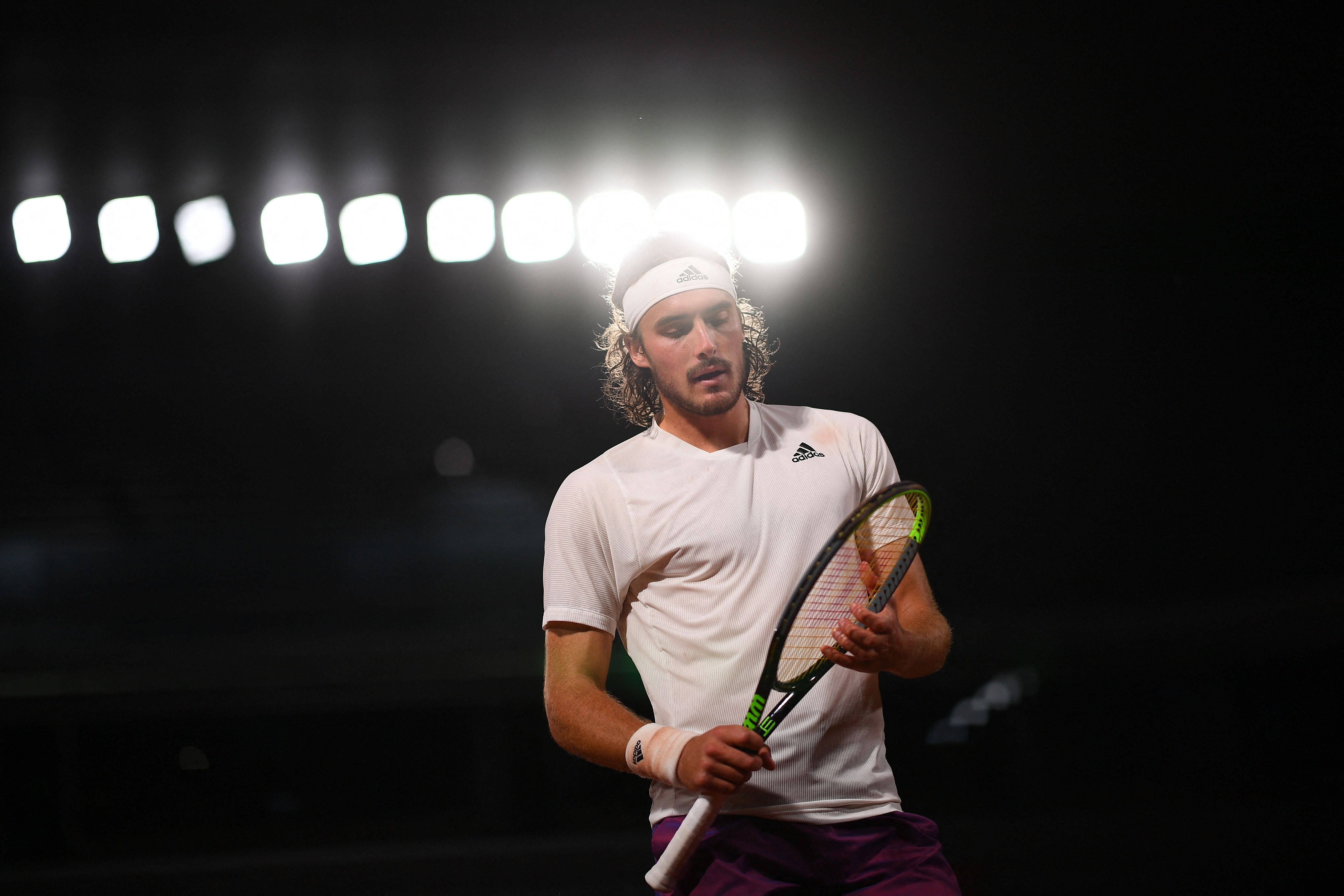 西班牙网球队逆转意大利网球队，西西帕斯爆发神勇的简单介绍