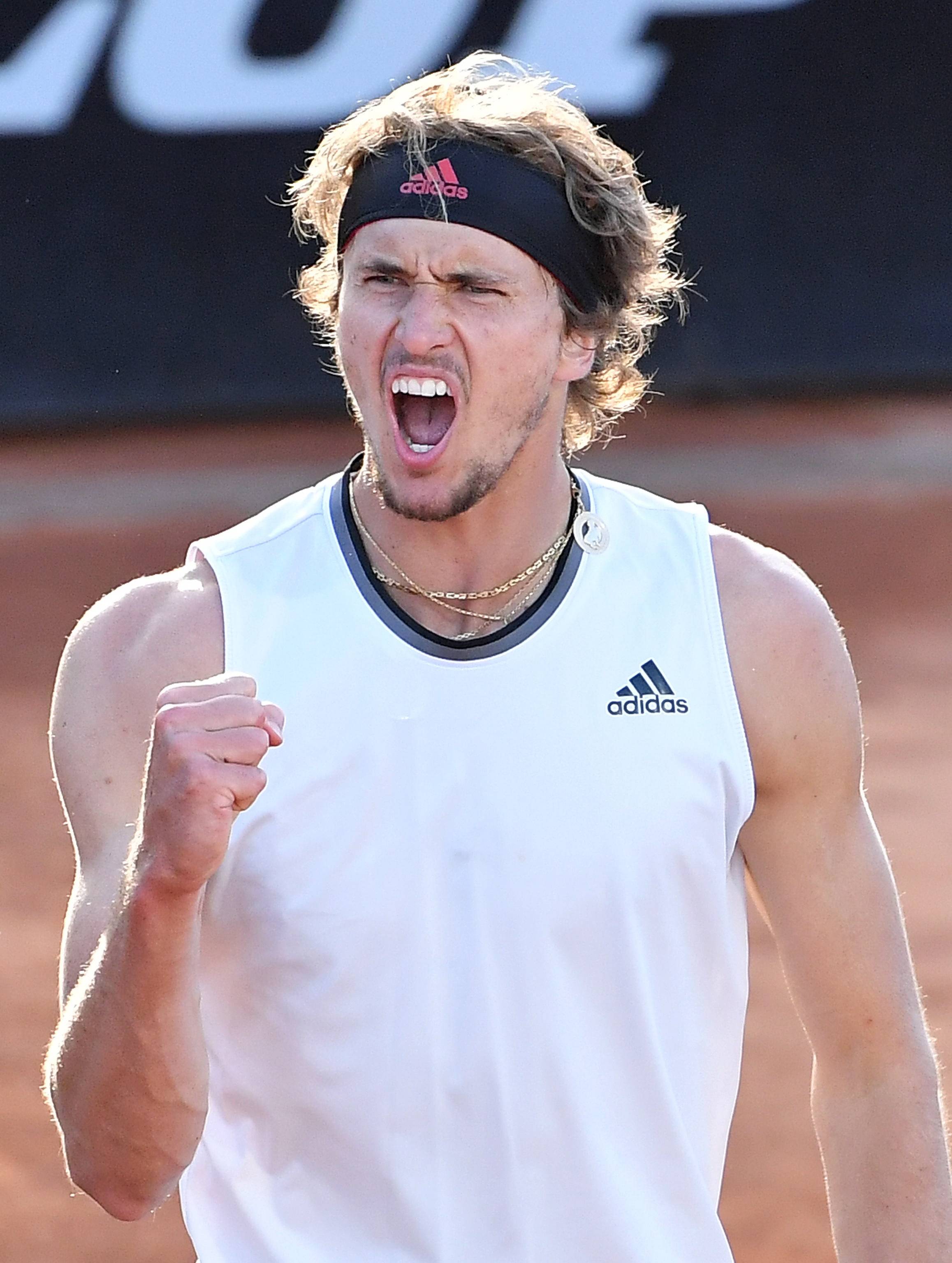 西班牙网球队逆转日本网球队，兹维列夫完成帽子戏法的简单介绍