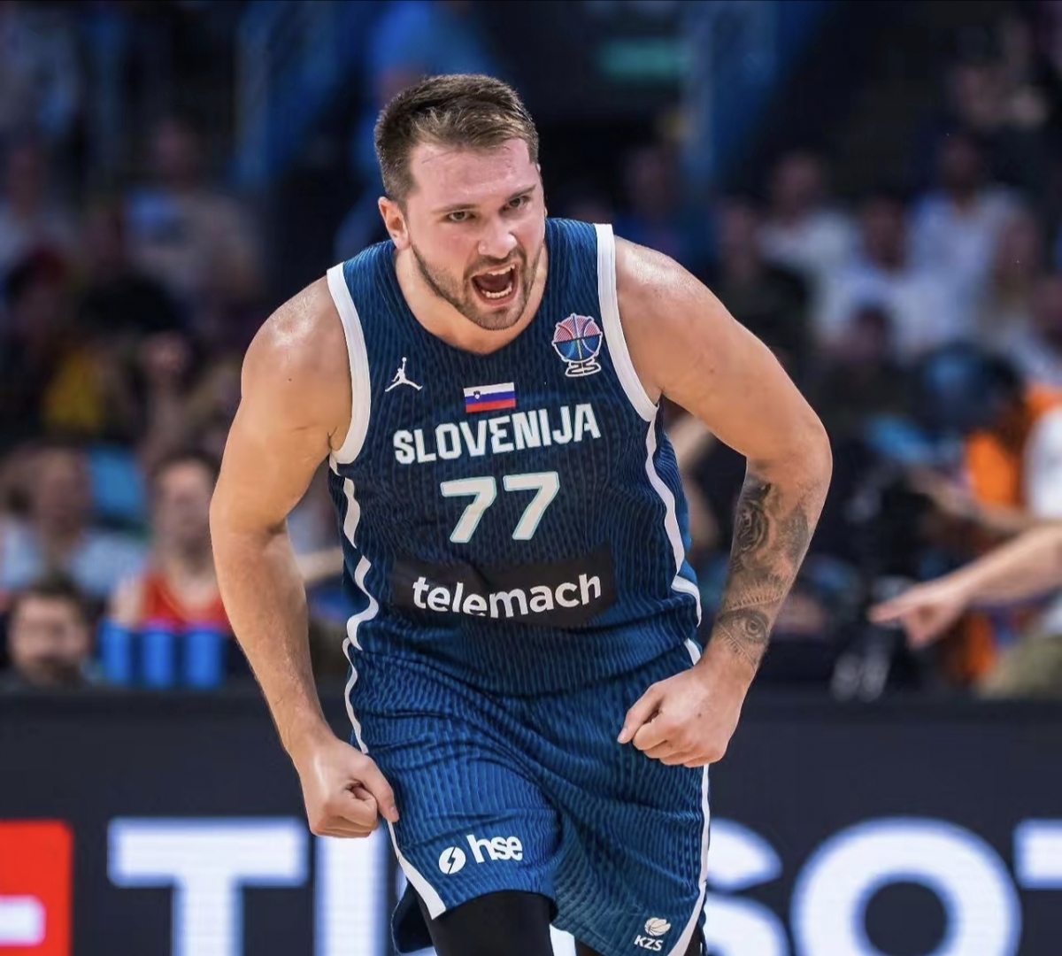 湖人险胜德国男篮,加里纳利送出助攻 湖人险胜德国男篮,加里纳利送出助攻