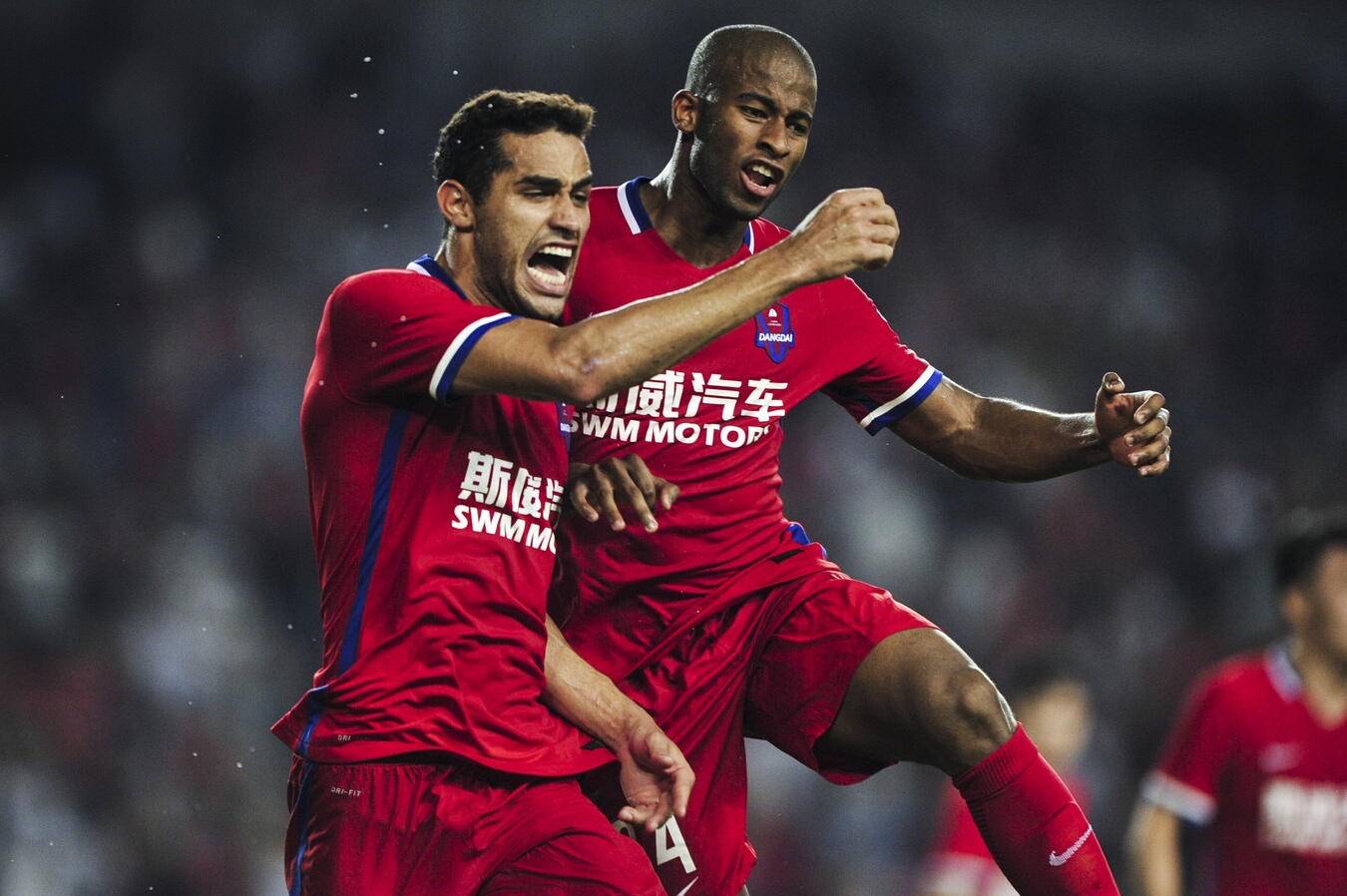 包含亚眠客场赢球，赢得关键胜利的词条