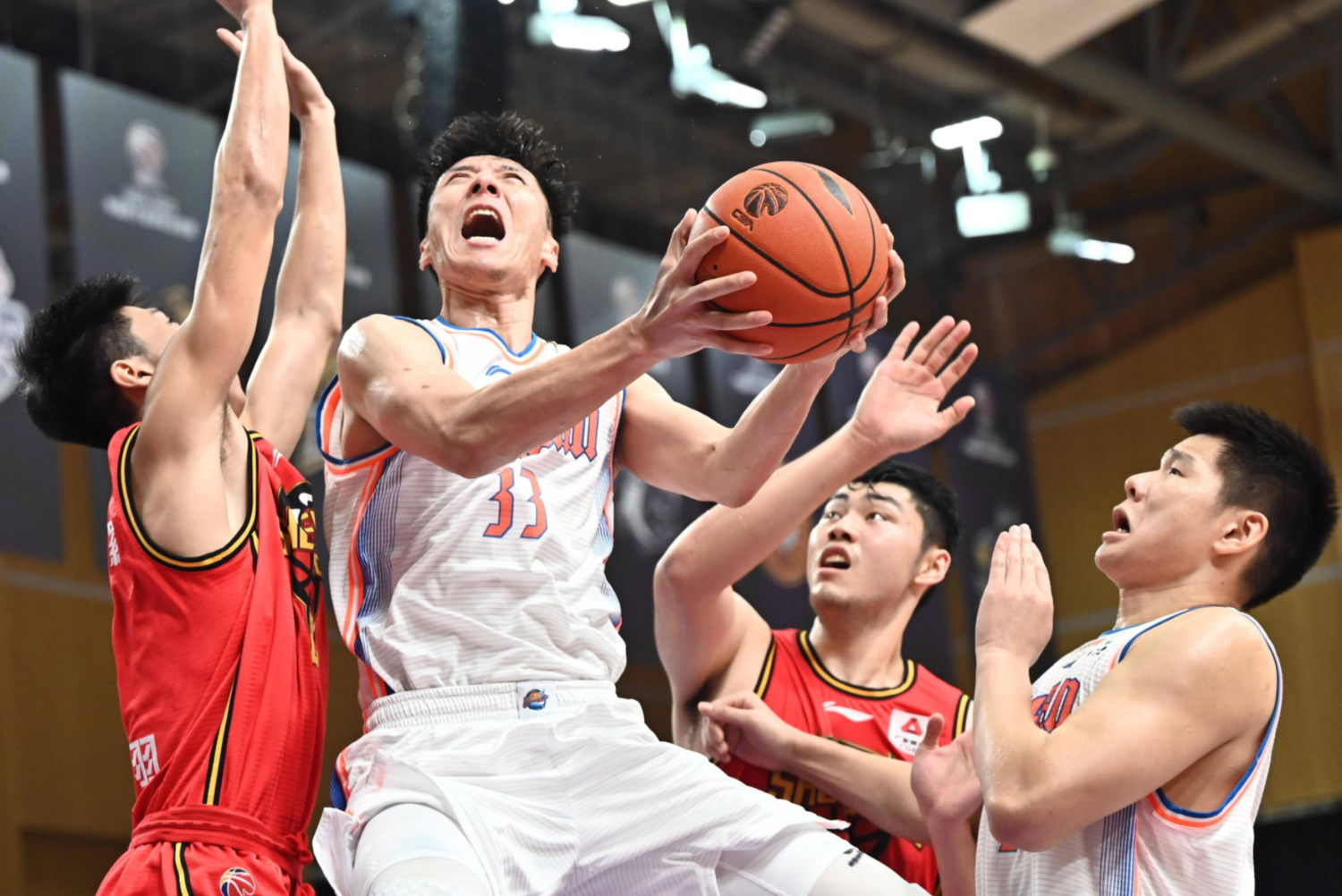 包含中超劲旅主场大胜锁定小组第一的词条