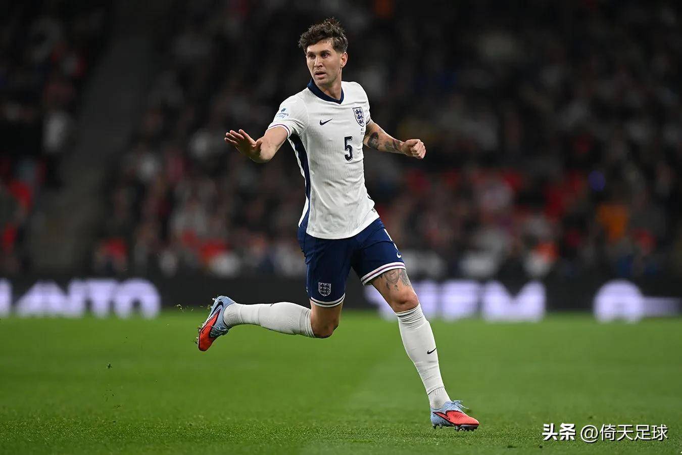 汉诺威在主场击败沙尔克,豪取三分 汉诺威在主场击败沙尔克,豪取三分