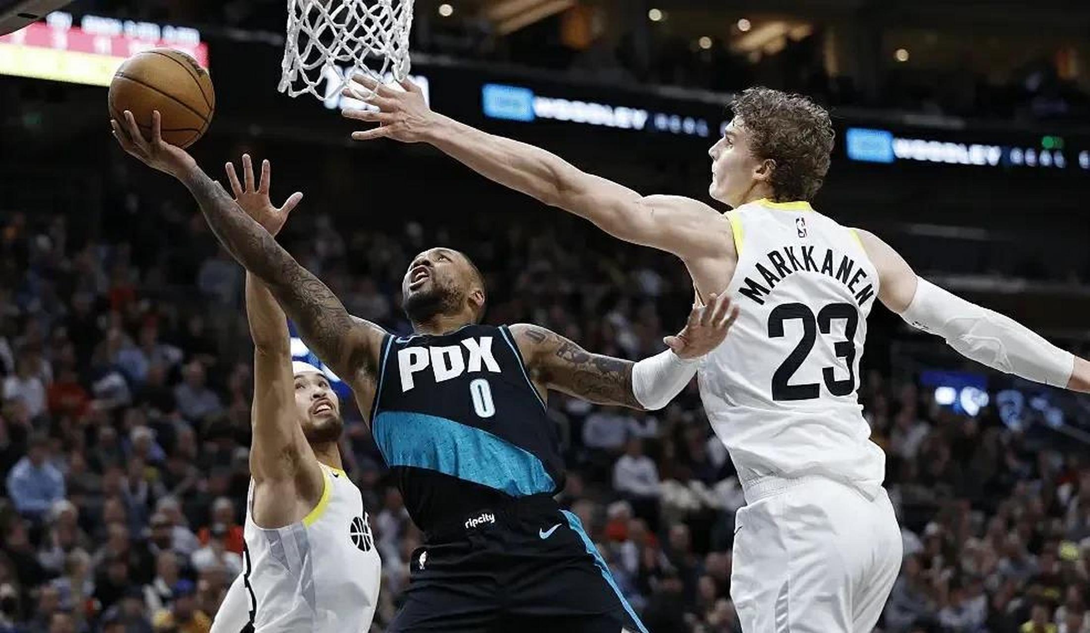 开拓者客场险胜爵士,利拉德获分 开拓者客场险胜爵士,利拉德获分