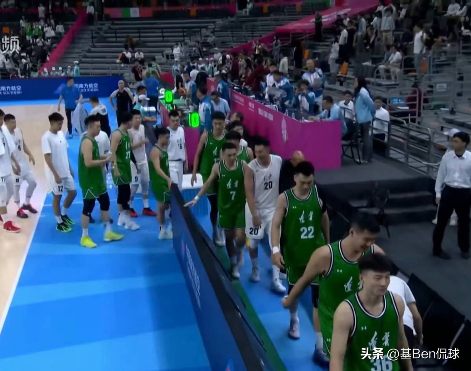 球员们在比赛中发挥出色令人震撼