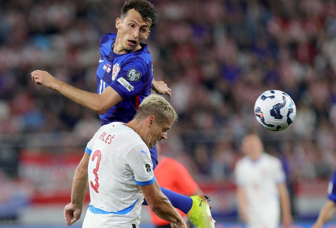 克罗地亚遭遇挑战不利，战绩低迷，争夺晋级困难的简单介绍