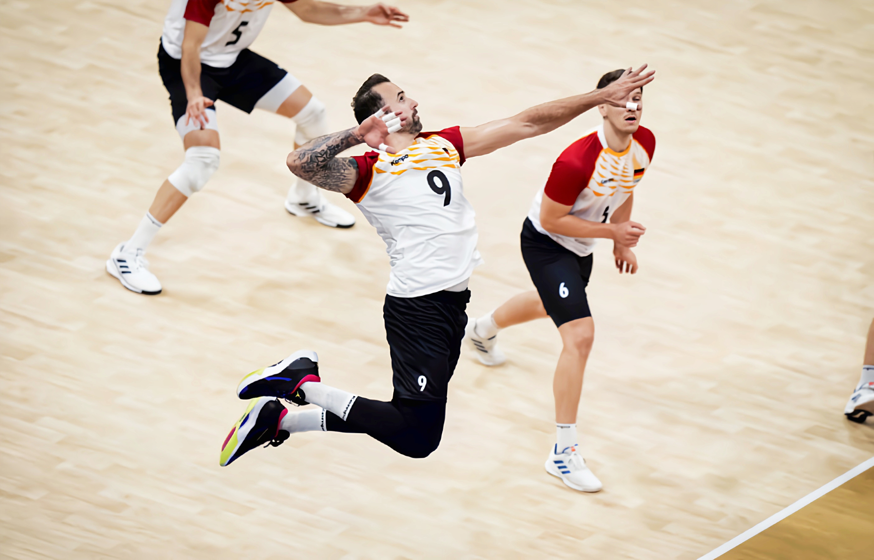 包含斯洛文尼亚足球联赛球队备战周末比赛全力冲刺的词条