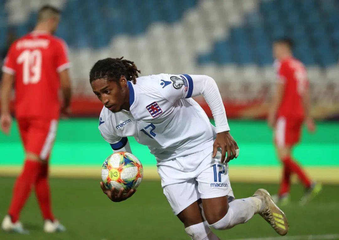 关于斯洛伐克队在比赛中大比分胜出，表现亮眼的信息