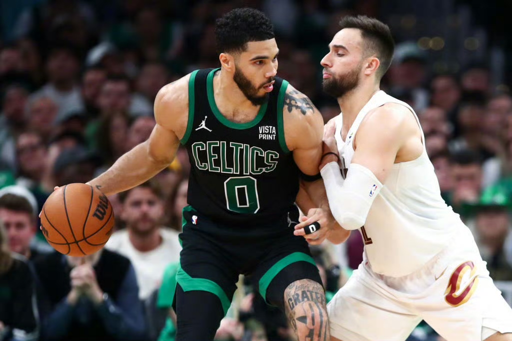 雷霆鏖战凯尔特人，克莱惊艳四座