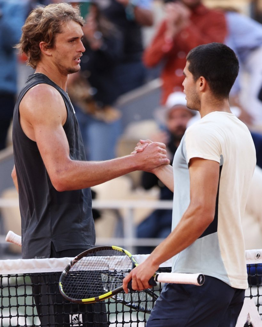 包含欧洲网球队碾压世界网球队，兹维列夫制霸全场的词条