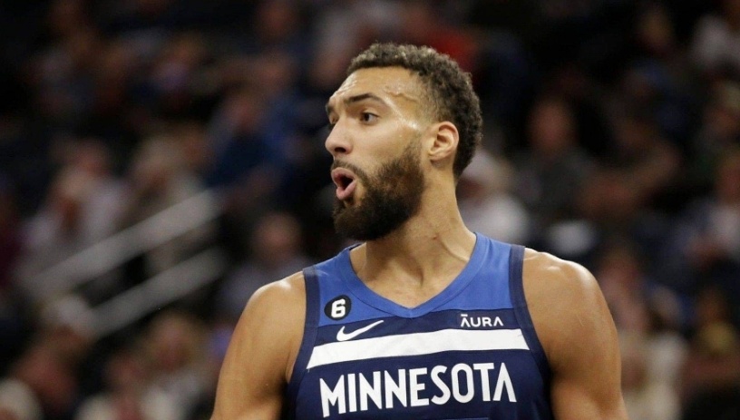 76人鏖战雄鹿B队，戈贝尔绝境逆转的简单介绍