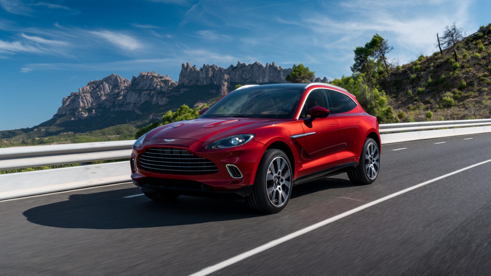 包含雷诺车队逆转阿斯顿马丁，诺里斯扛起全队的词条