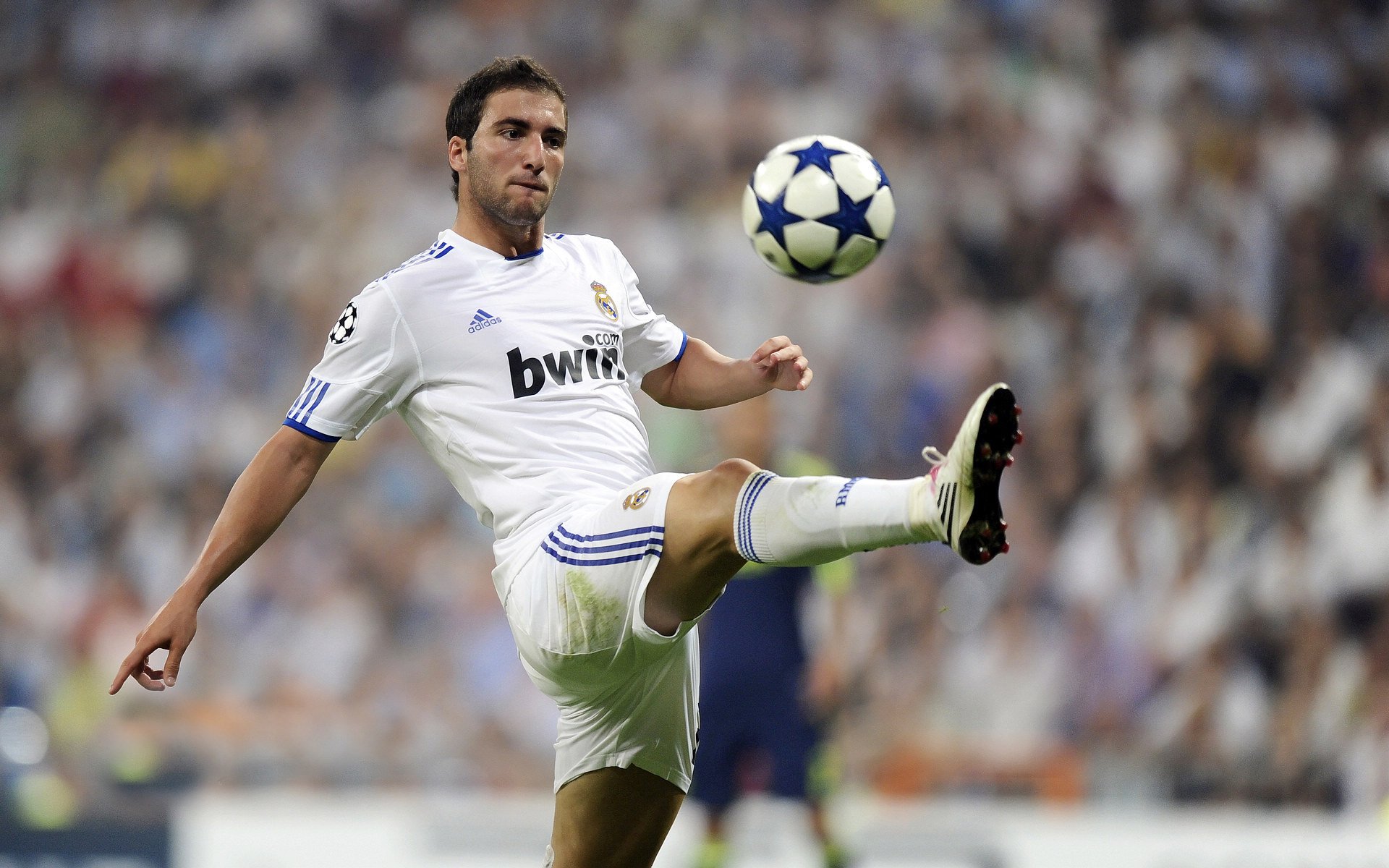 雄鹿鏖战奇才,拉梅洛里程碑之夜闪耀赛场