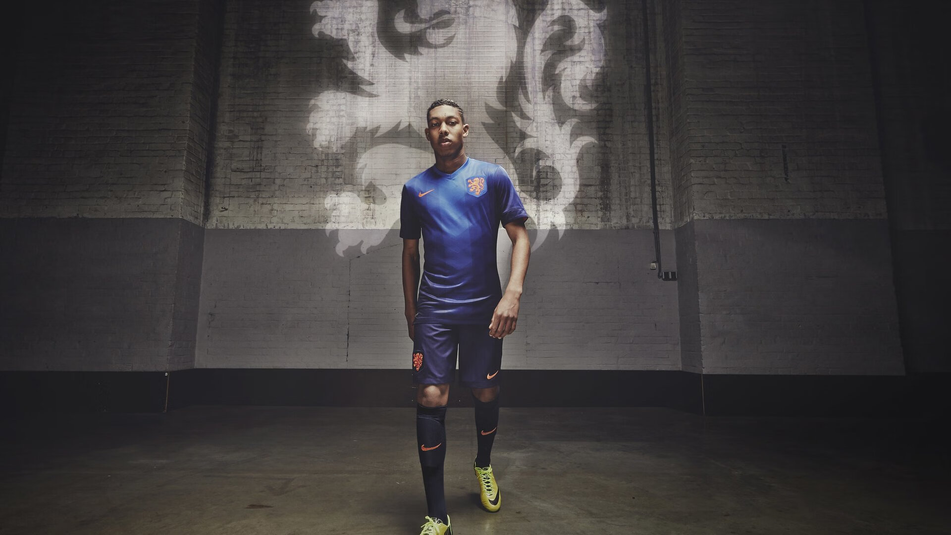 舞台越大，戈麦斯越强，当国际米兰的蓝黑魂遇见巴西的桑巴风暴